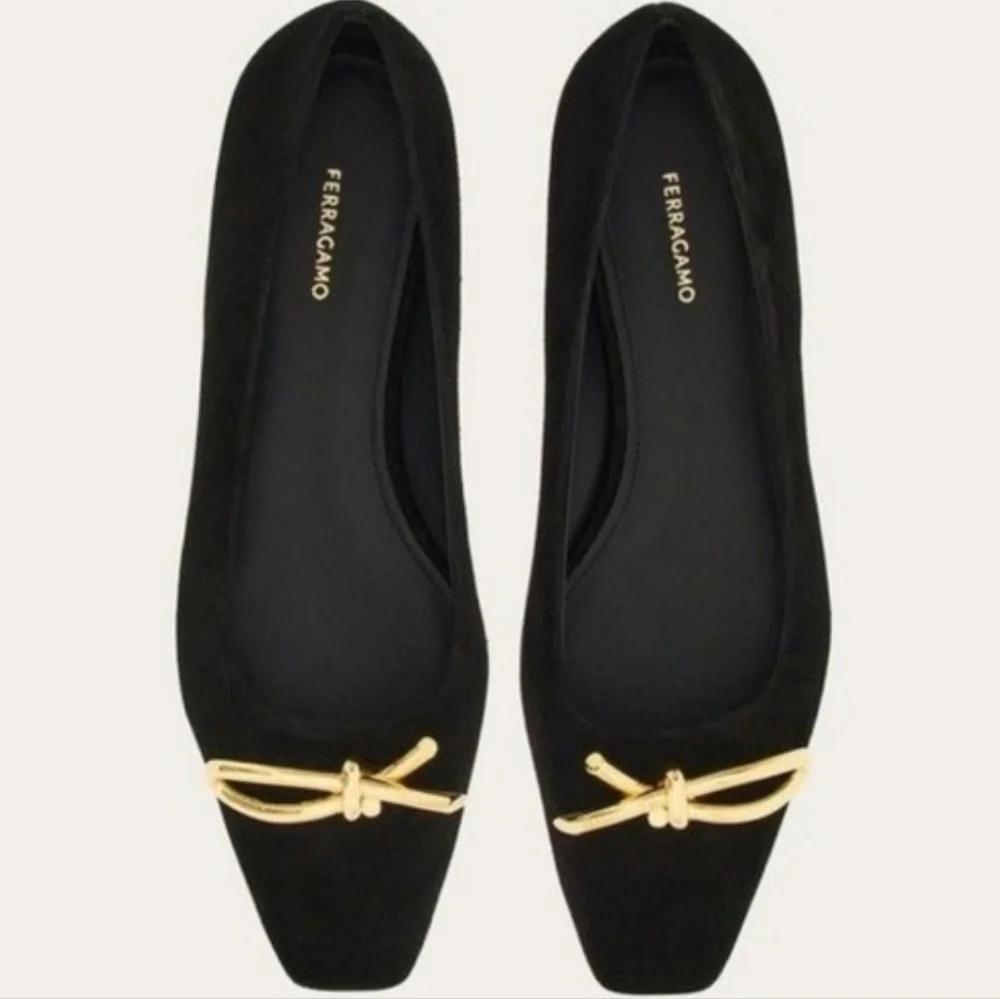 Women's Salvatore Ferragamo Gold Bow Detail Black Loafer, Size 7.5 - Picture 1 of 7